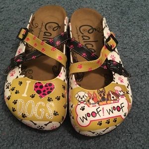 EUC - clogs for the dog lover!!